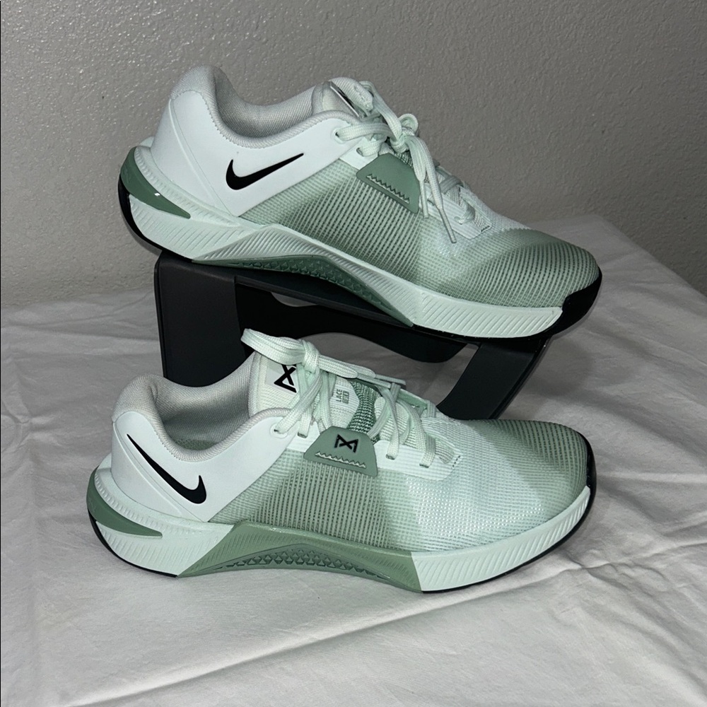 Nike Women's Green and Black Athletic Shoes NWOB